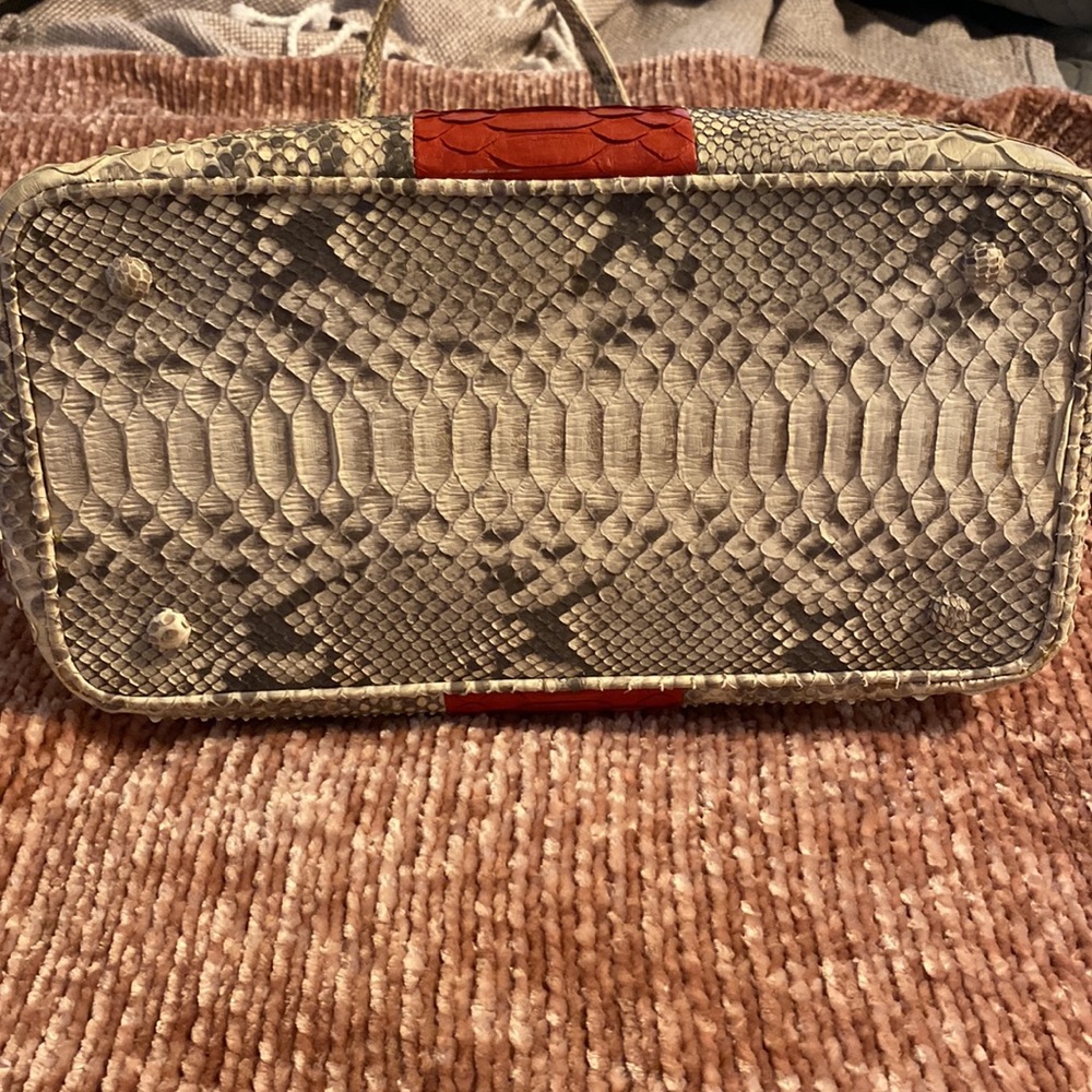 ‼️‼️‼️SOLD- DO NOT PURCHASE‼️‼️‼️Taxidermy snakeskin Liz traveler tote - Picture 2 of 5